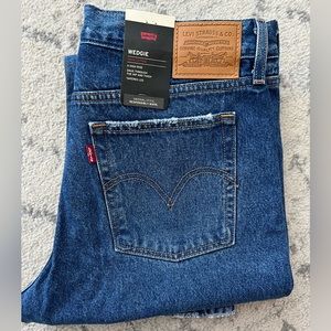 NWT Levi’s Wedgie Straight High Rise Size 31